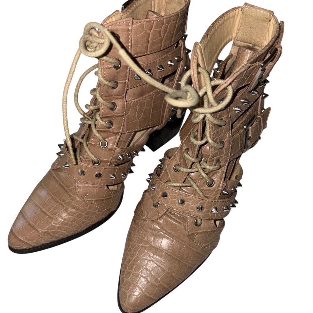Cape‎ Robbin CLAWS Studded Lace Up Boots 7.5 Croc Lug Sole Platform Combat Goth
